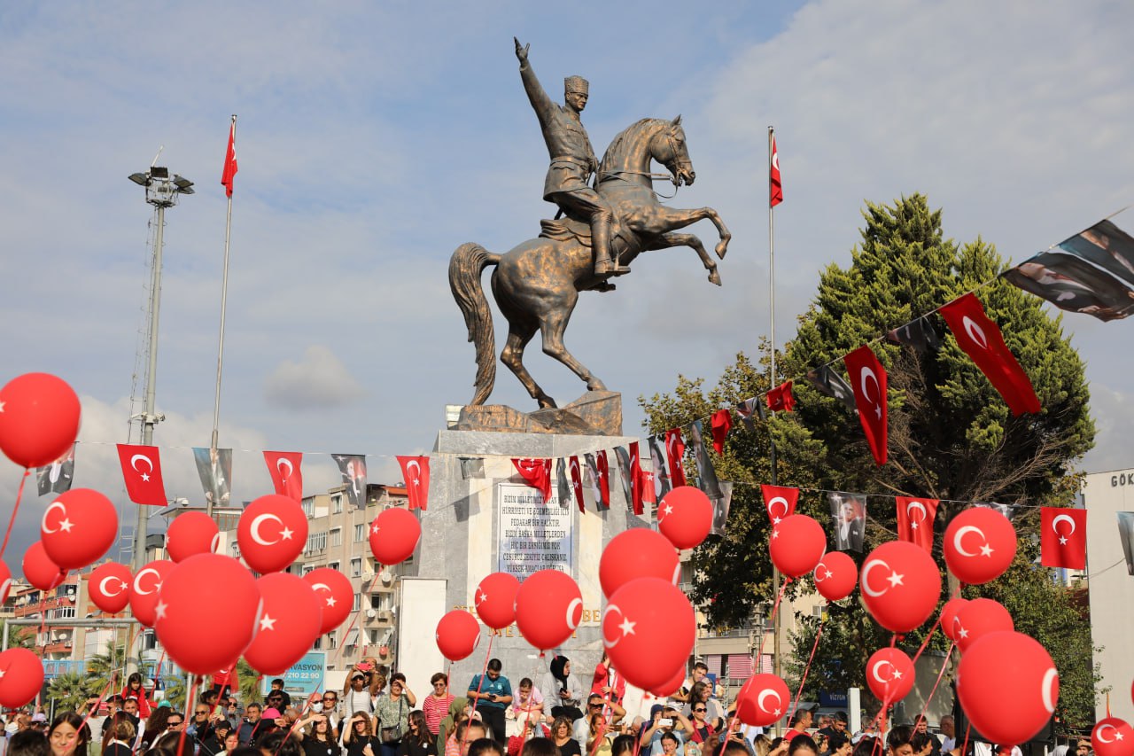 photo_2023-10-29_13-31-47 Edremit’te Cumhuriyet’in 100. Yılı coşkuyla kutlandı