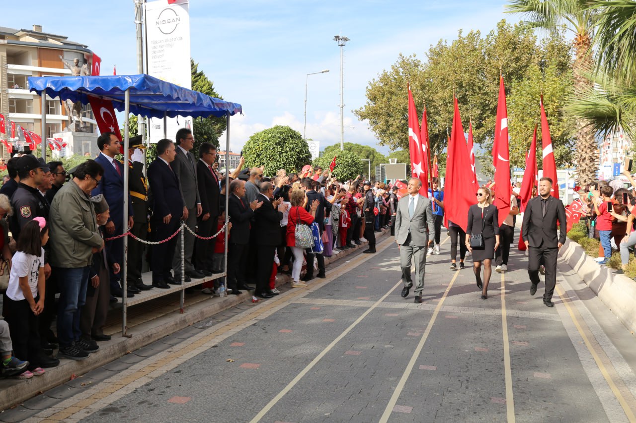 photo_2023-10-29_13-31-56 Edremit’te Cumhuriyet’in 100. Yılı coşkuyla kutlandı