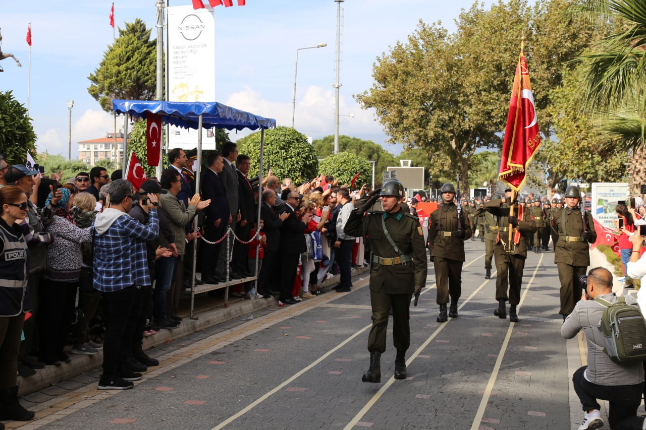 photo_2023-10-29_13-31-57 Edremit’te Cumhuriyet’in 100. Yılı coşkuyla kutlandı