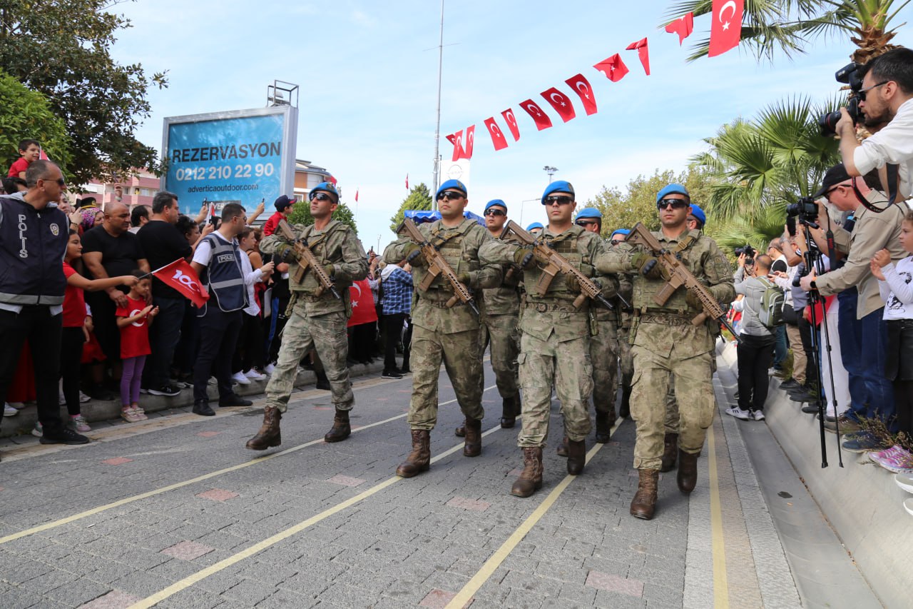 photo_2023-10-29_13-32-00 Edremit’te Cumhuriyet’in 100. Yılı coşkuyla kutlandı