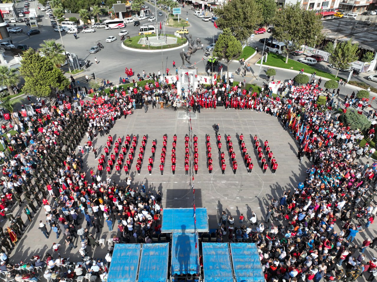 photo_2023-10-29_13-32-47 Edremit’te Cumhuriyet’in 100. Yılı coşkuyla kutlandı