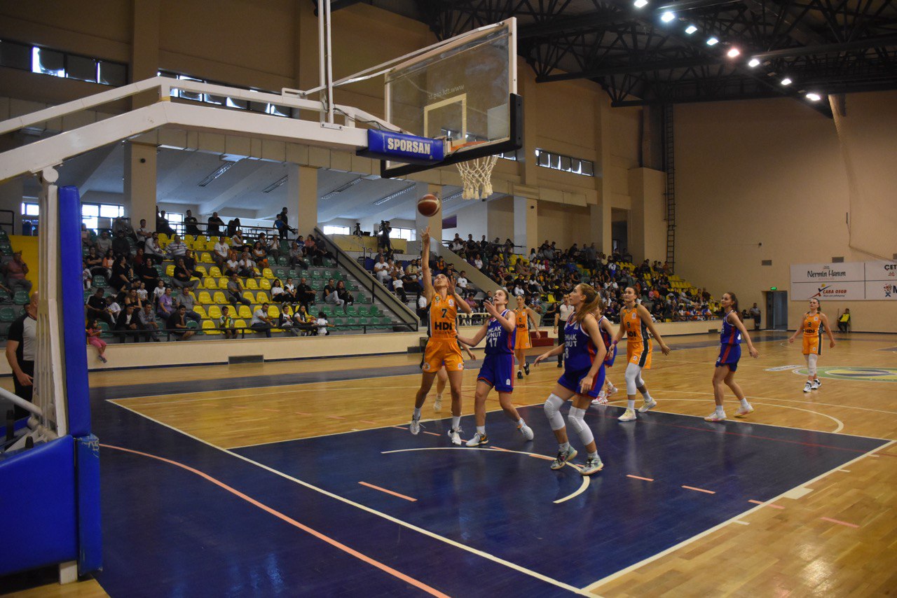 photo_5861840527895412505_y Gürespor kayıpsız yoluna devam ediyor