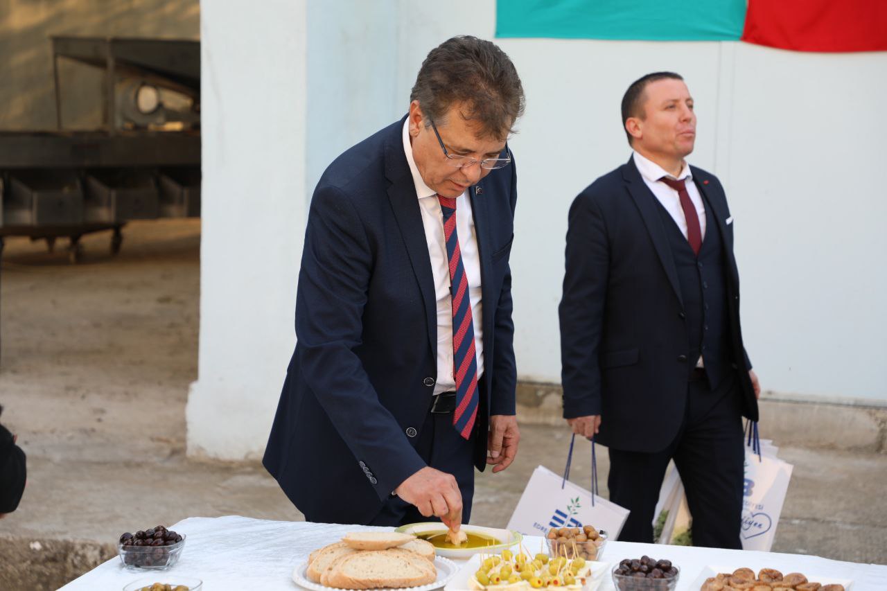 Edremit-Belediyesinden-zeytine-buyuk-destek-12 Edremit Belediyesinden zeytine büyük destek