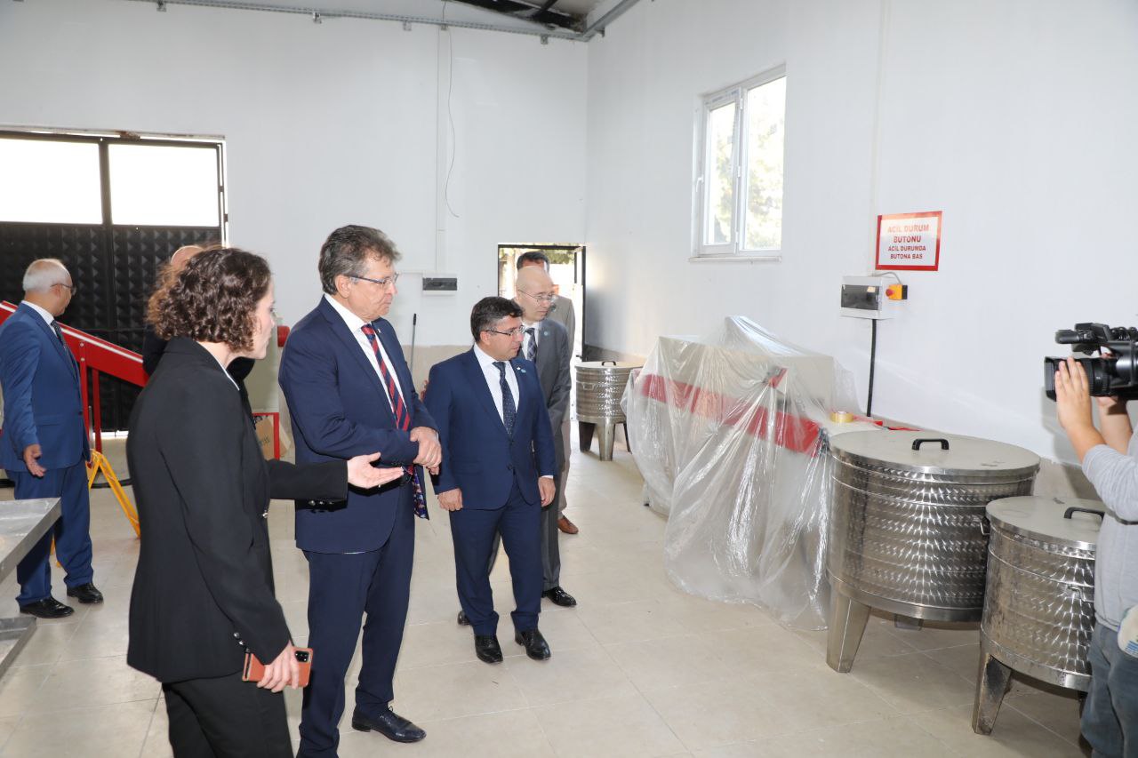 Edremit-Belediyesinden-zeytine-buyuk-destek-6 Edremit Belediyesinden zeytine büyük destek