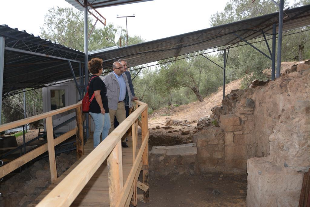 WhatsApp-Image-2023-11-04-at-18.54.12-1 VALİ USTAOĞLU, ANTANDROS ANTİK KENTİ KAZI ALANINI ZİYARET ETTİ