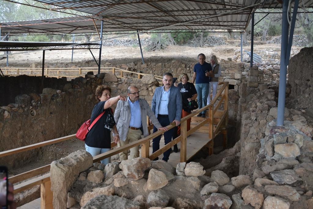 WhatsApp-Image-2023-11-04-at-18.54.12-2 VALİ USTAOĞLU, ANTANDROS ANTİK KENTİ KAZI ALANINI ZİYARET ETTİ