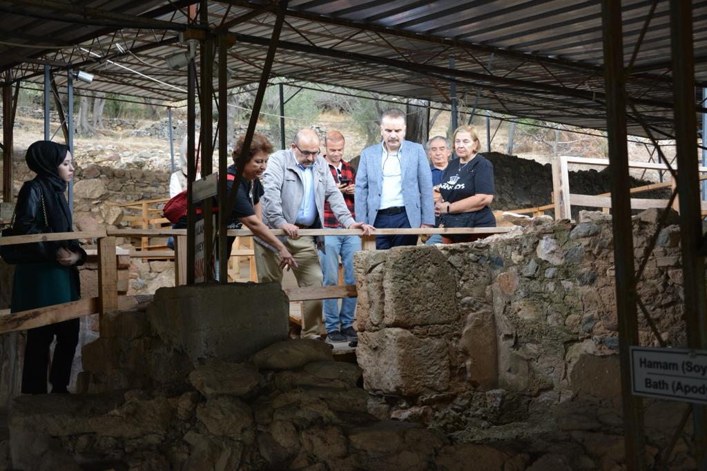 WhatsApp-Image-2023-11-04-at-18.54.12 VALİ USTAOĞLU, ANTANDROS ANTİK KENTİ KAZI ALANINI ZİYARET ETTİ