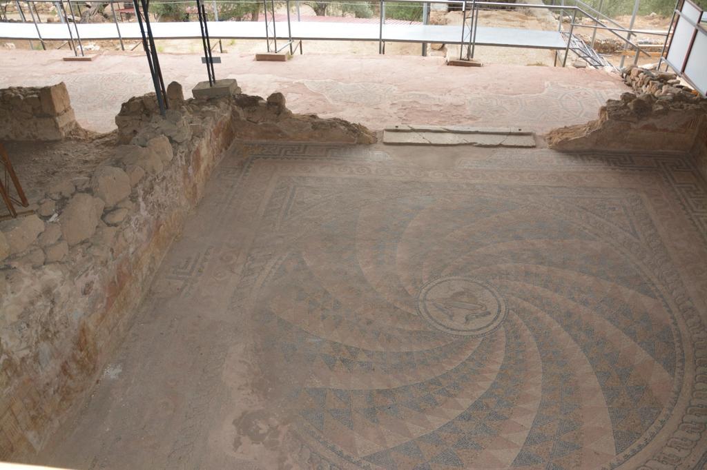 WhatsApp-Image-2023-11-04-at-18.54.13-1 VALİ USTAOĞLU, ANTANDROS ANTİK KENTİ KAZI ALANINI ZİYARET ETTİ