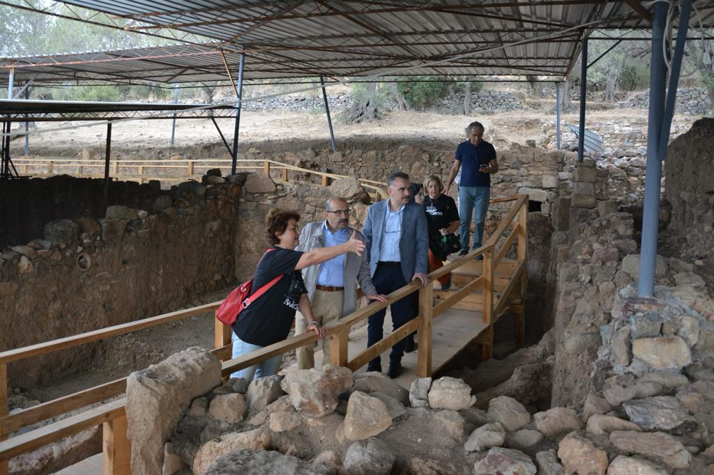 WhatsApp-Image-2023-11-04-at-18.54.14-1 VALİ USTAOĞLU, ANTANDROS ANTİK KENTİ KAZI ALANINI ZİYARET ETTİ