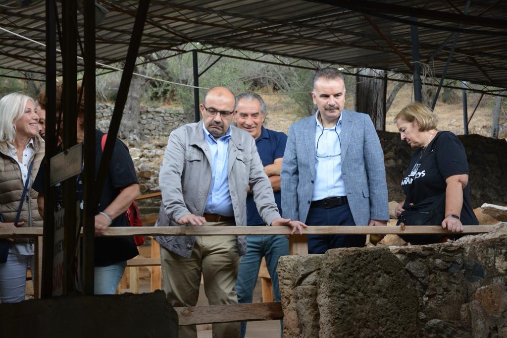 WhatsApp-Image-2023-11-04-at-18.54.16-1 VALİ USTAOĞLU, ANTANDROS ANTİK KENTİ KAZI ALANINI ZİYARET ETTİ