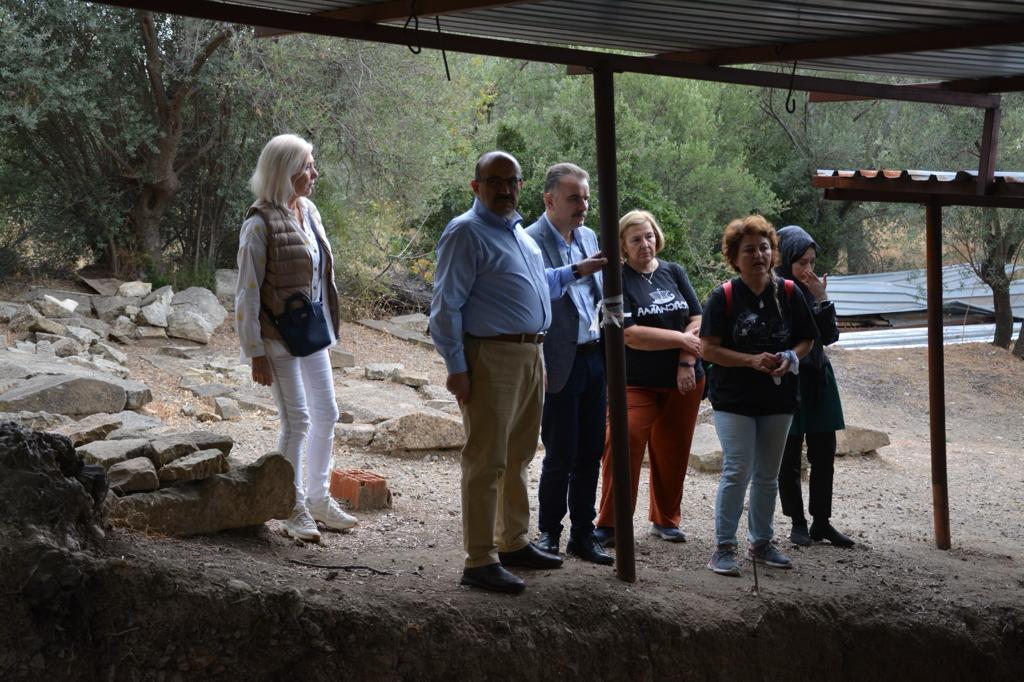 WhatsApp-Image-2023-11-04-at-18.54.17-1 VALİ USTAOĞLU, ANTANDROS ANTİK KENTİ KAZI ALANINI ZİYARET ETTİ