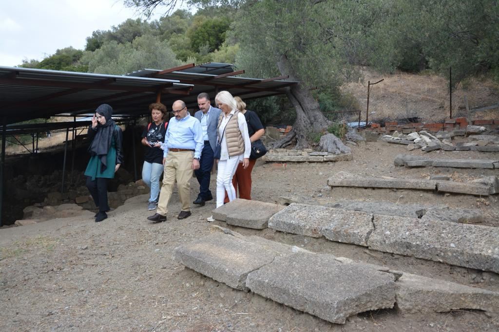 WhatsApp-Image-2023-11-04-at-18.54.17 VALİ USTAOĞLU, ANTANDROS ANTİK KENTİ KAZI ALANINI ZİYARET ETTİ