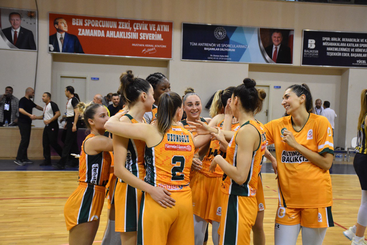 photo_2023-11-06_11-53-45 Gürespor, HDI Sigorta Yalova VIP’i de yenerek 8’de 8 yaptı