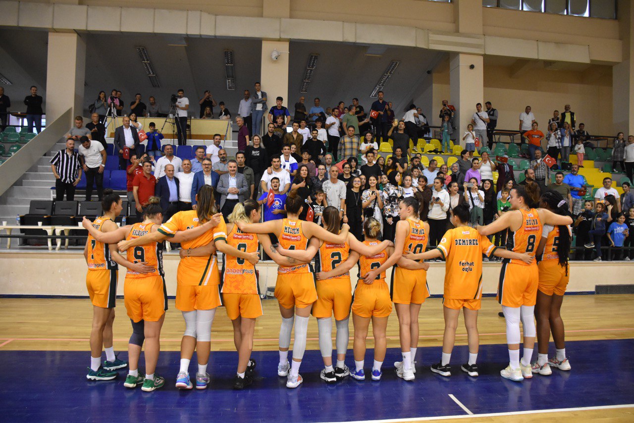 photo_2023-11-07_12-08-17 Gürespor, HDI Sigorta Yalova VIP’i de yenerek 8’de 8 yaptı