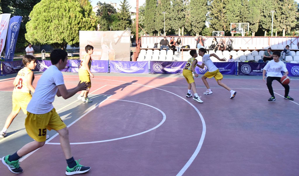 01-2 19 MAYIS HEYECANI ALTIEYLÜL’DE YAŞANACAK