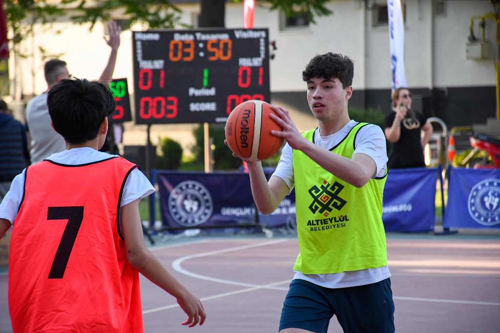 01-4 19 MAYIS HEYECANI ALTIEYLÜL’DE YAŞANACAK