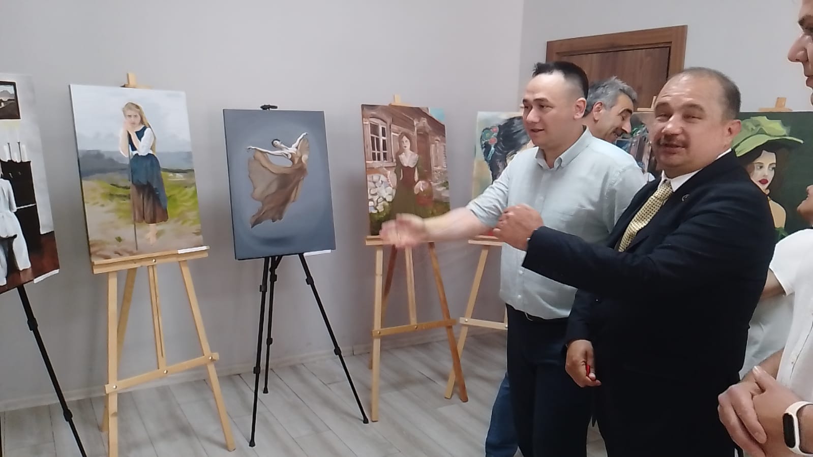 EDREMİT’TE ‘’İLK’’LERİN DÖNEM SONU SERGİSİ AÇILDI