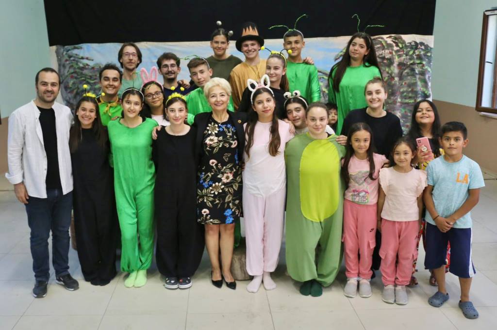 2-1 BAHADINLI MAHALLESİ'NDE TİYATRO ŞÖLENİ