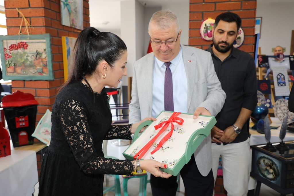 3S0A6753 Edremit AGM Yıl Sonu gösterisi yoğun ilgi gördü