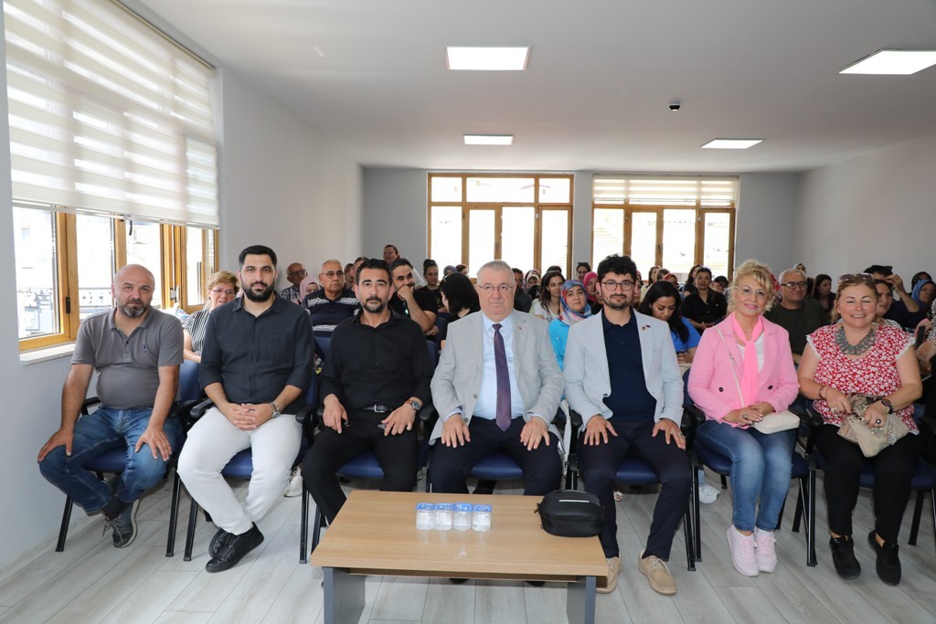 3S0A6781 Edremit AGM Yıl Sonu gösterisi yoğun ilgi gördü