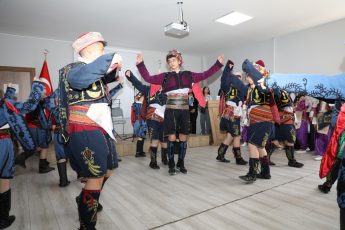 3S0A6842-345x230 Edremit AGM Yıl Sonu gösterisi yoğun ilgi gördü