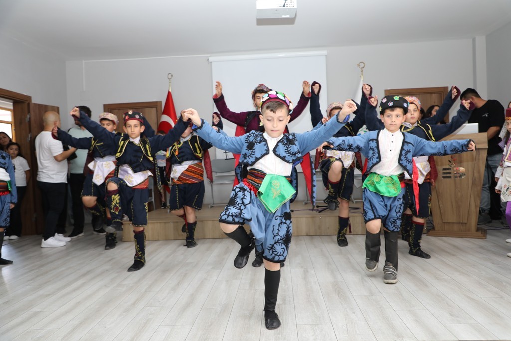 3S0A6855 Edremit AGM Yıl Sonu gösterisi yoğun ilgi gördü