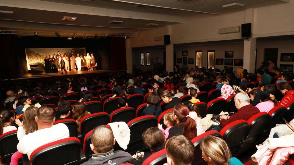 4 BBKT ÇOCUKLARA TİYATROYU SEVDİRECEK