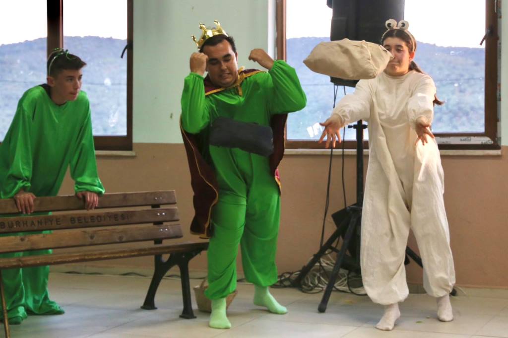 7 BAHADINLI MAHALLESİ'NDE TİYATRO ŞÖLENİ