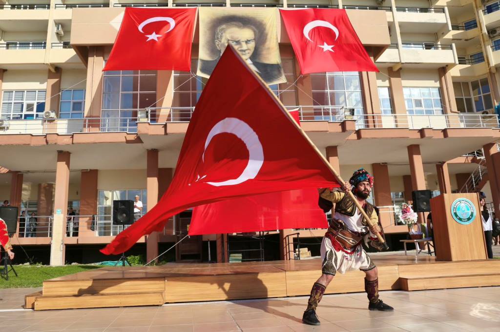 8-3 BUBFA YENİ MEZUNLARINI COŞKUYLA KUTLADI