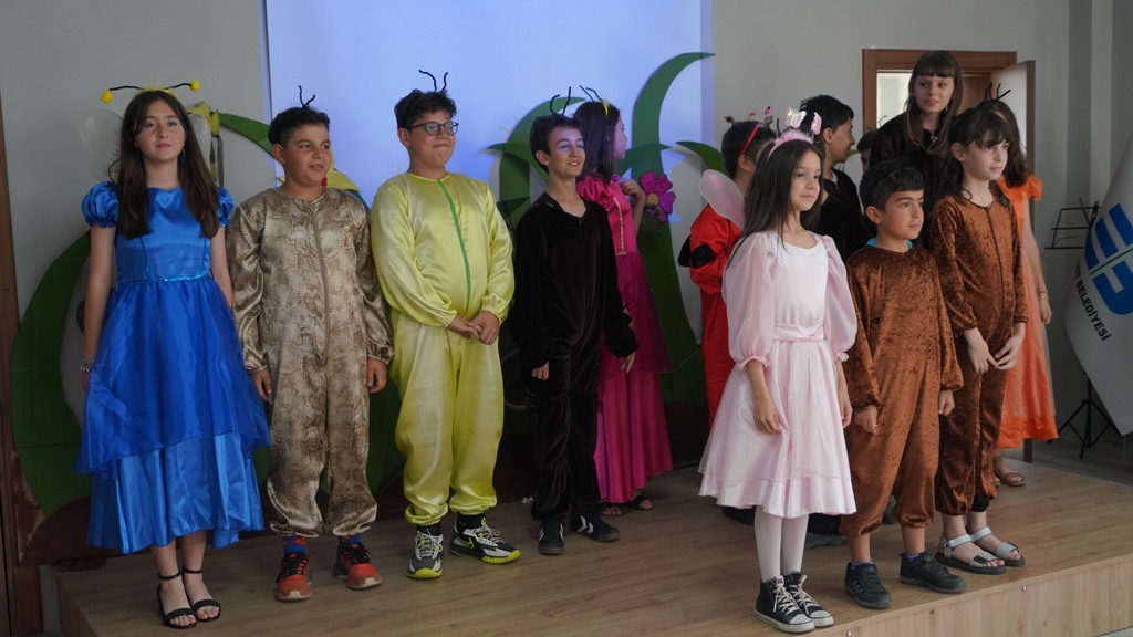 DSC09393 Edremit AGM Yıl Sonu gösterisi yoğun ilgi gördü