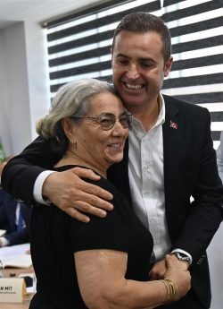 edremit_buyuksehirden_hak_ettigi_degeri_gorecek_16-1-250x345 Başkan Akın, Edremitlilerle buluştu