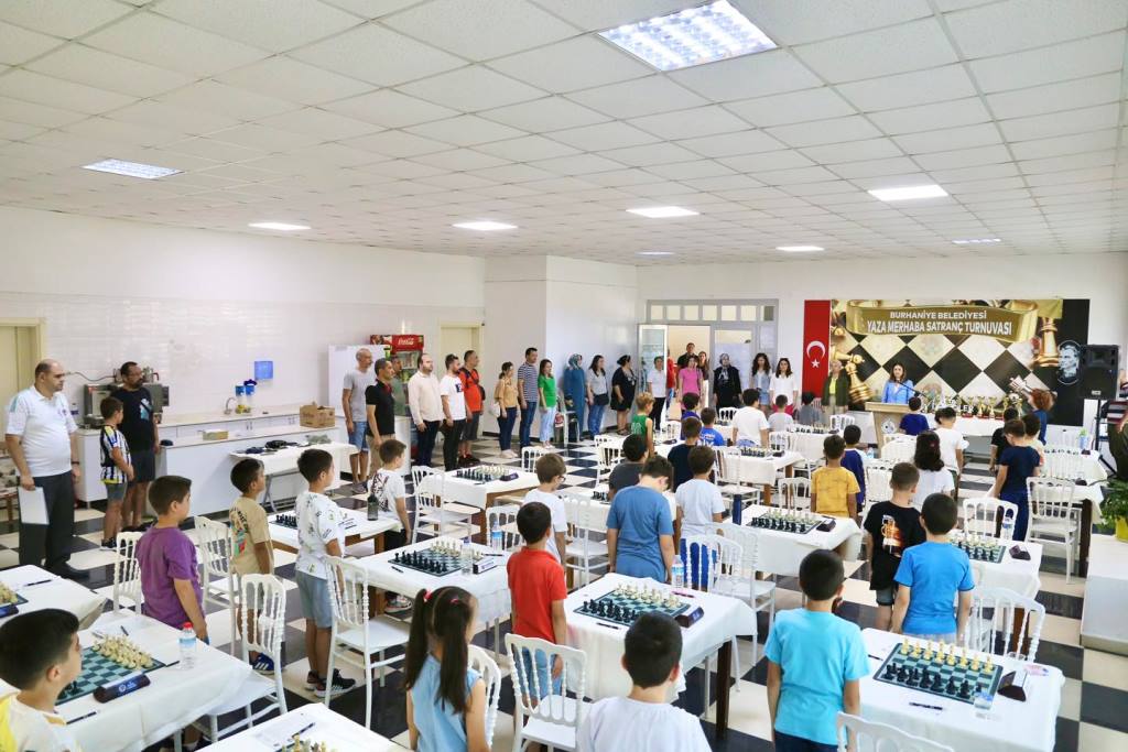 1-1 BURHANİYE BELEDİYESİ YAZA MERHABA SATRANÇ TURNUVASI GERÇEKLEŞİYOR