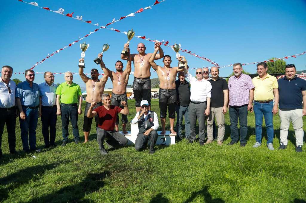 1-7 BURHANİYE’DE ATA SPOR RÜZGARI