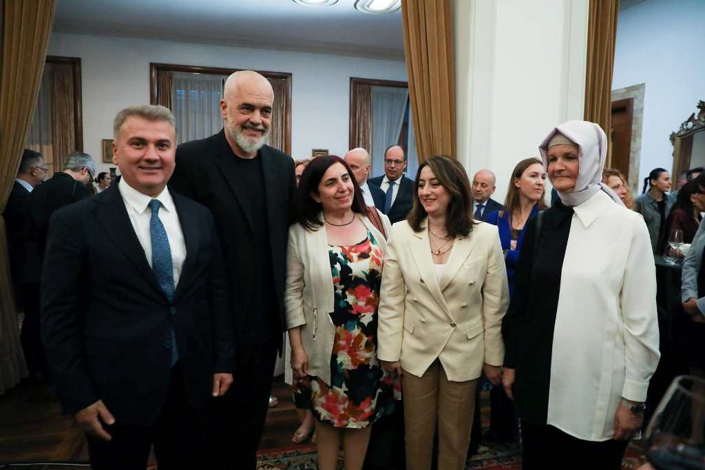 2-3 MUSTAFA CANBEY DUR DURAK BİLMİYOR!