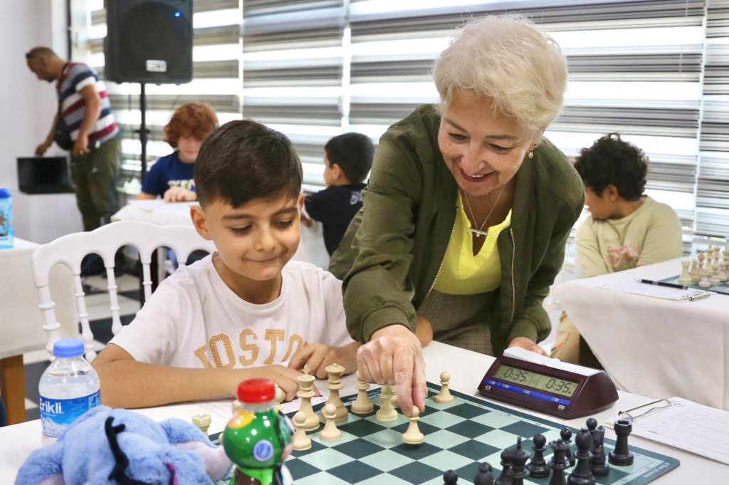 3-1 BURHANİYE BELEDİYESİ YAZA MERHABA SATRANÇ TURNUVASI GERÇEKLEŞİYOR