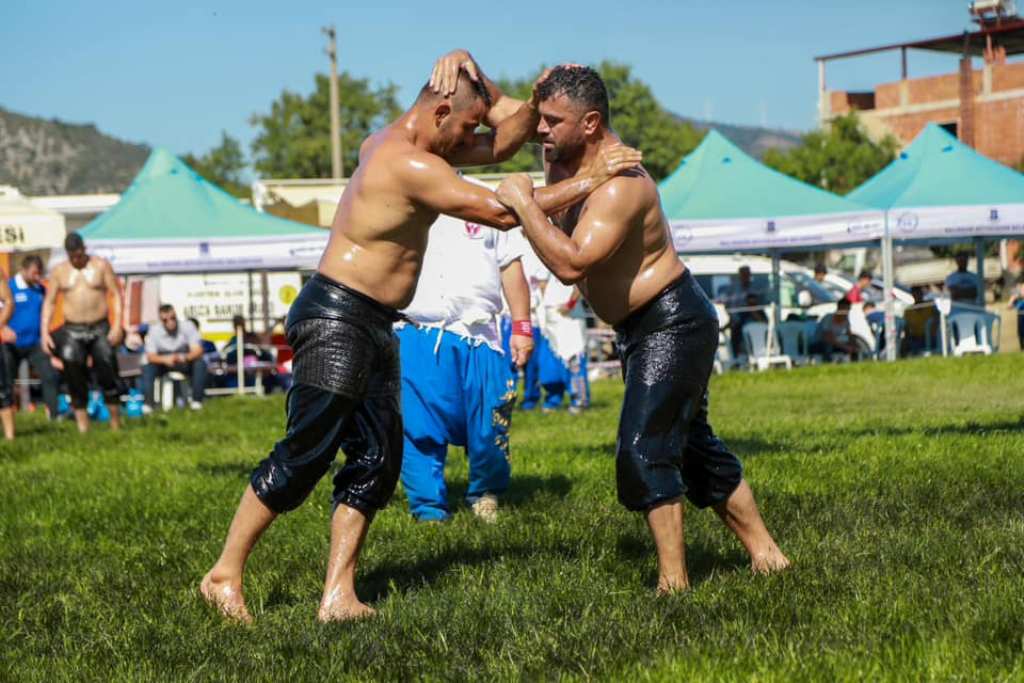 3-9 BURHANİYE’DE ATA SPOR RÜZGARI