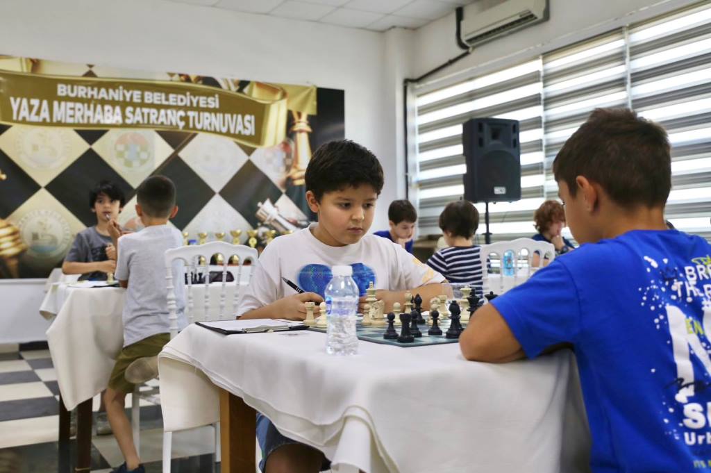 6 BURHANİYE BELEDİYESİ YAZA MERHABA SATRANÇ TURNUVASI GERÇEKLEŞİYOR
