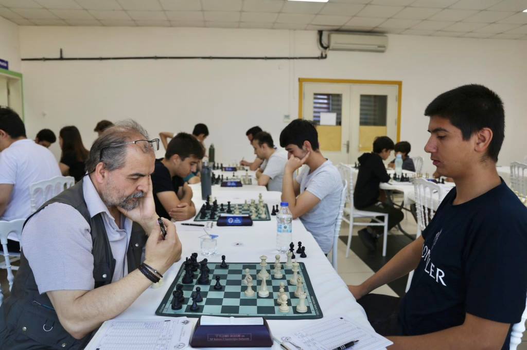 8 BURHANİYE BELEDİYESİ YAZA MERHABA SATRANÇ TURNUVASI GERÇEKLEŞİYOR