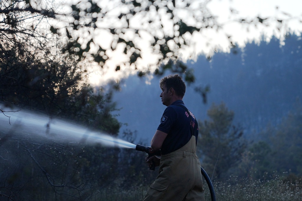 balikesir_itfaiyesi_yangina_hizlica_mudahale_etti_2 Balıkesir İtfaiyesi yangına hızlıca müdahale etti