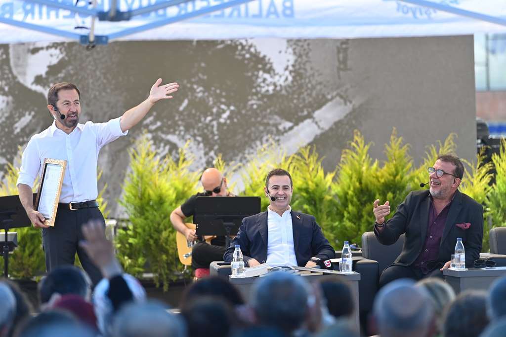 buyuksehirden_nazim_hikmet_anisina_anlamli_program___13