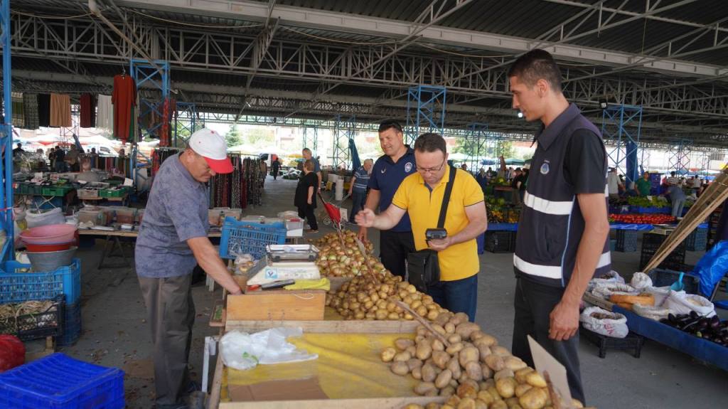 photo_2024-06-03_16-08-46 Edremit Belediyesi Zabıta Müdürlüğü denetimlerini aralıksız sürdürüyor
