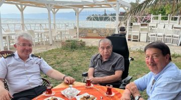 BALIKESİR İL JANDARMA KOMUTANI ALKAN’DAN AYVALIK’IN EFSANEVİ BAŞKANI AHMET TÜFEKÇİ’YE ANLAMLI ZİYARET