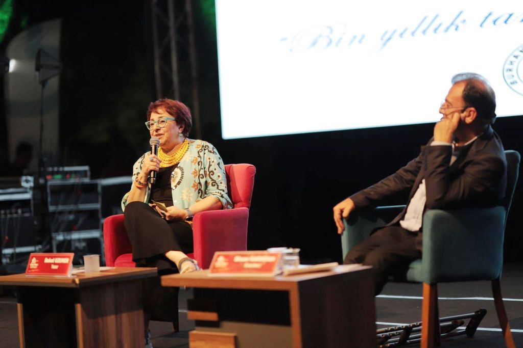 1-19 5. Burhaniye Kitap Fuarı Coşkulu Finalle Sona Erdi