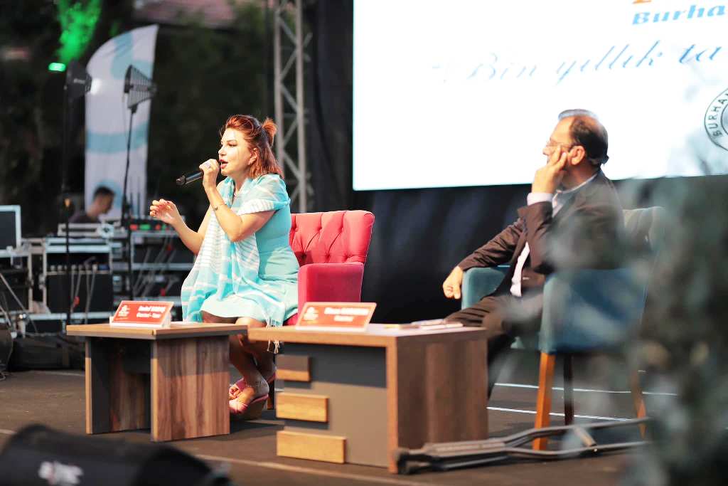 12-1 5. Burhaniye Kitap Fuarı Coşkulu Finalle Sona Erdi