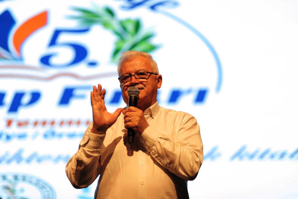 13-1 5. Burhaniye Kitap Fuarı Coşkulu Finalle Sona Erdi