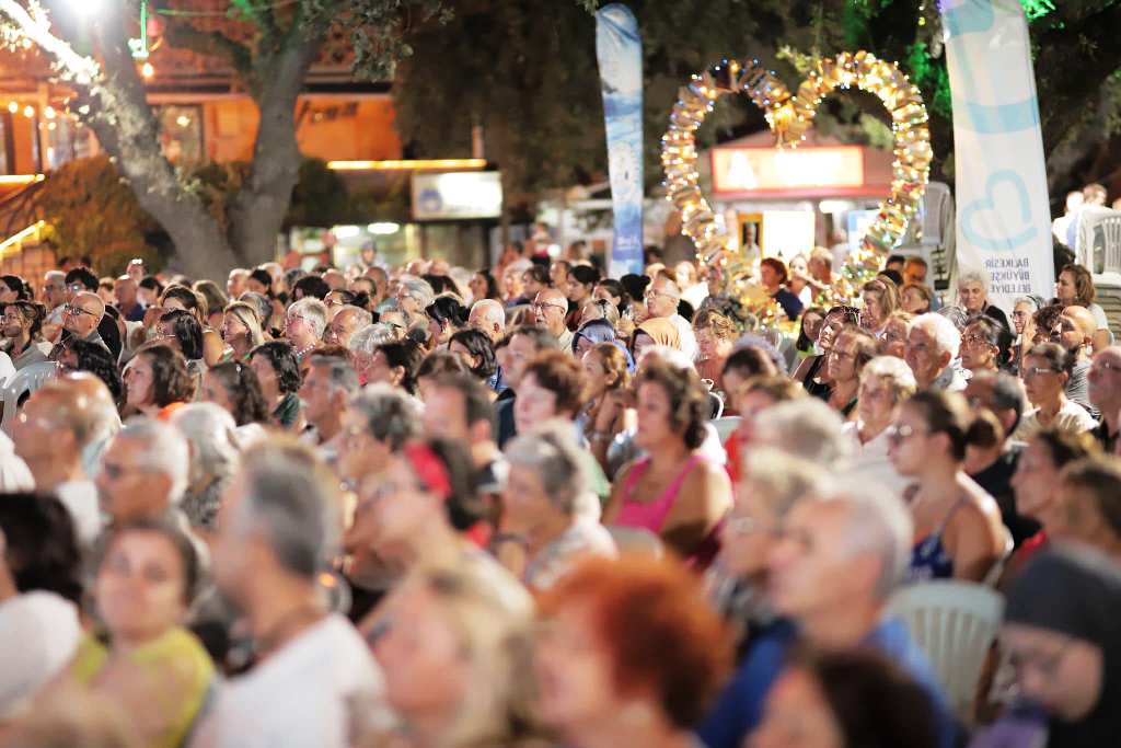 15 5. Burhaniye Kitap Fuarı Coşkulu Finalle Sona Erdi
