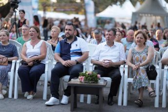 17-345x230 5. Burhaniye Kitap Fuarı Coşkulu Finalle Sona Erdi