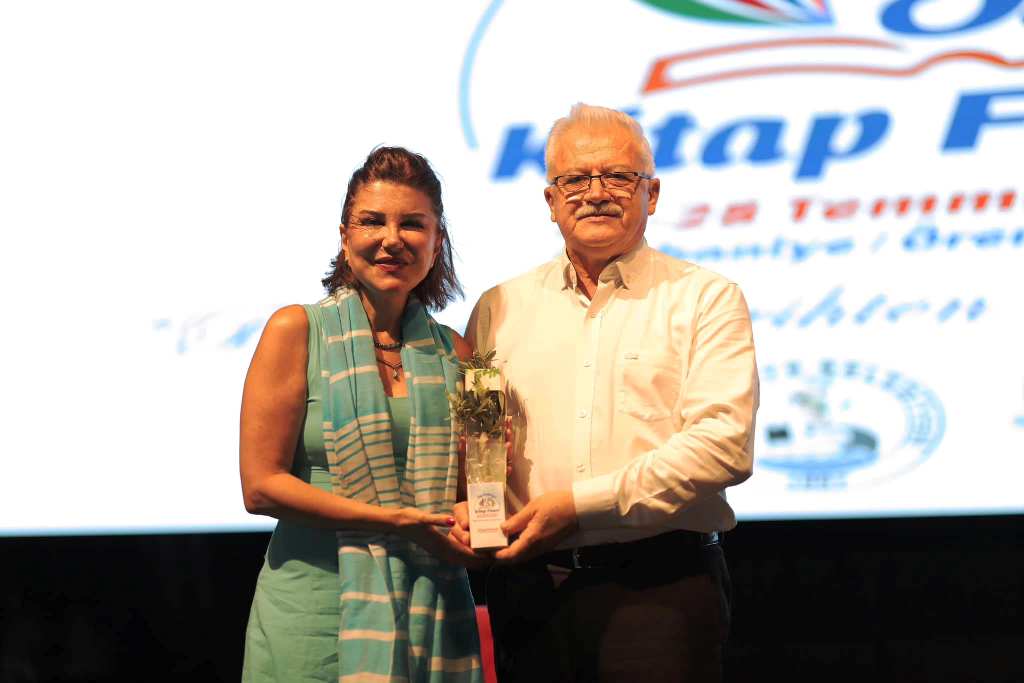 23 5. Burhaniye Kitap Fuarı Coşkulu Finalle Sona Erdi