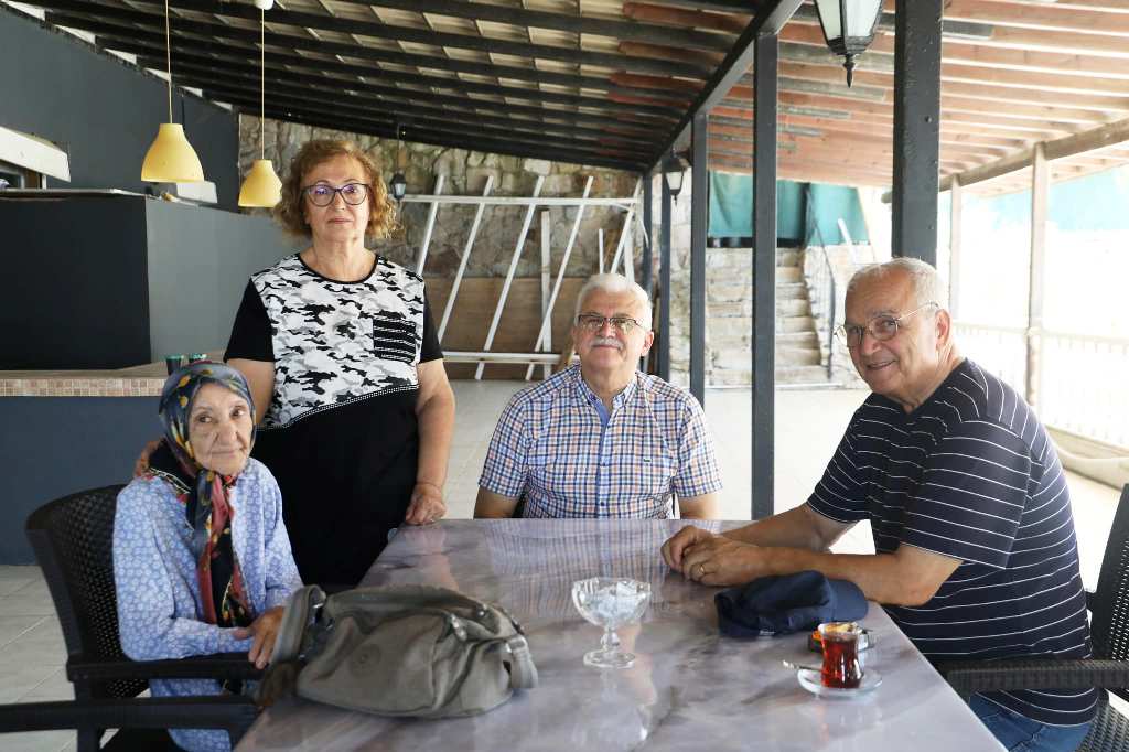 4-12 Başkan Deveciler’den Huzurevi Sakinlerine Sürpriz Ziyaret | Burhaniye Belediyesi Huzurevi Ziyareti