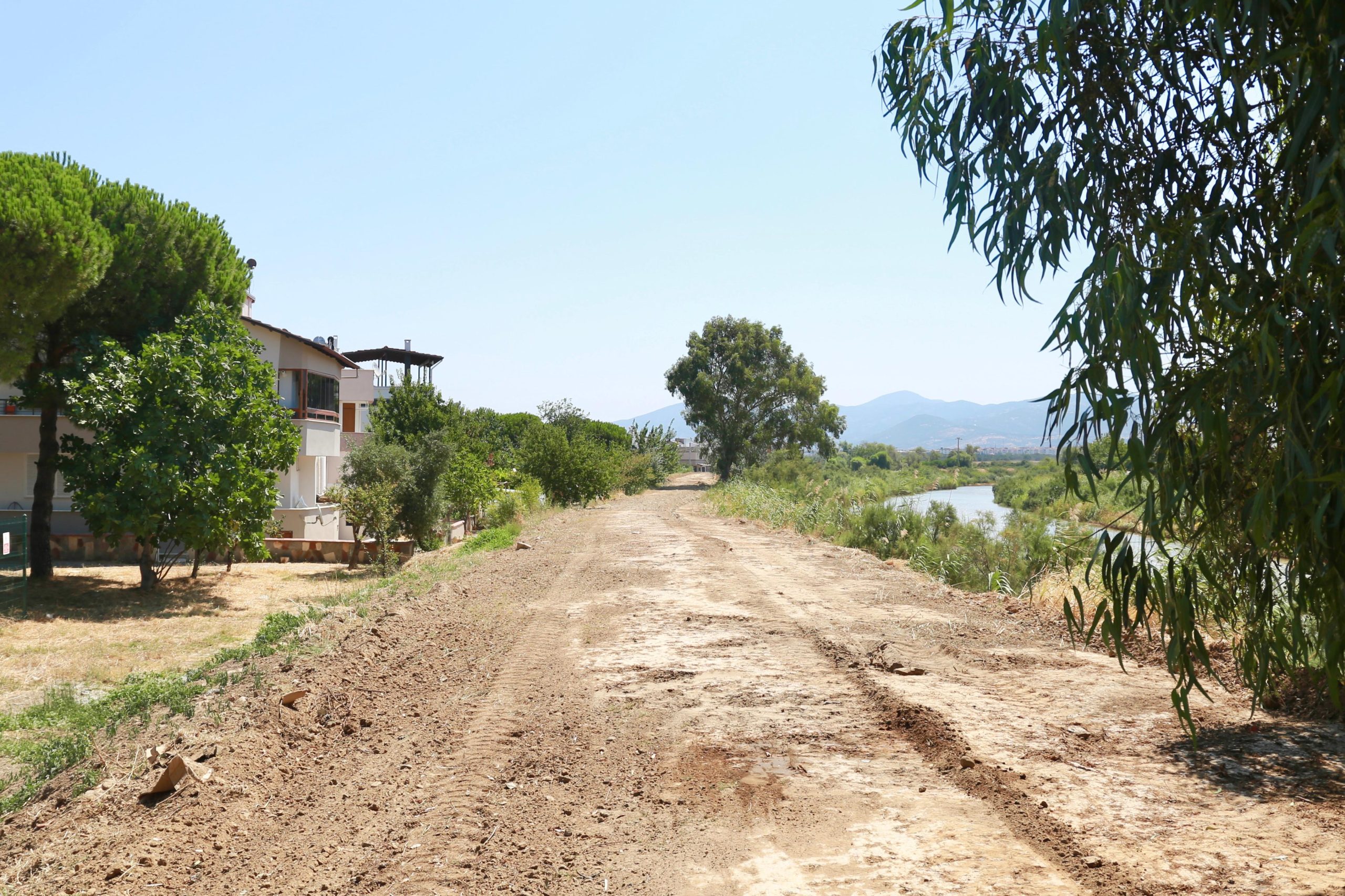 BURHANİYE’DE YÜRÜYÜŞ VE BİSİKLET YOLU ÇALIŞMALARI BAŞLADI